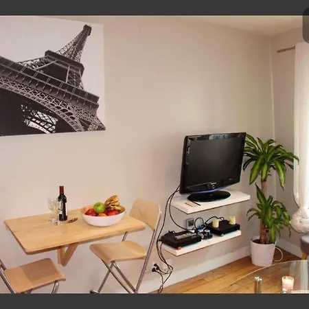 Petit Havre De Paix De 27m2 A Montmartre * Paris